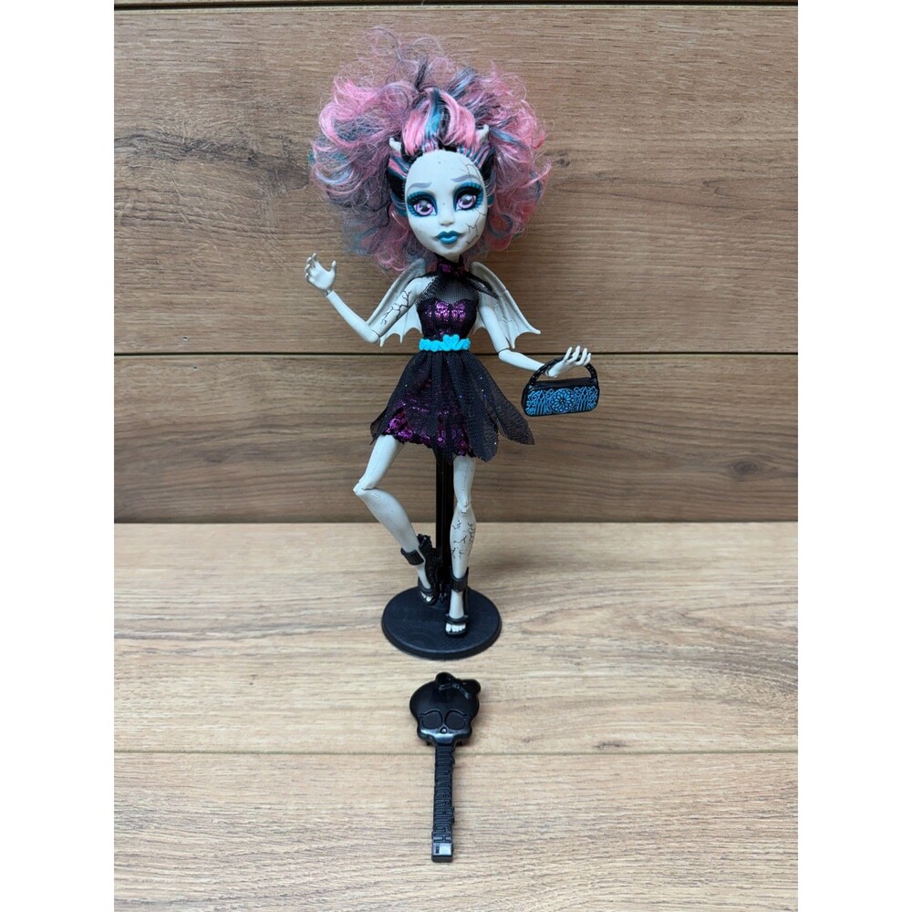 Monster High Rochelle Goyle "Zombie Shake" Doll w/ Wings Dress Purse Stand Brush